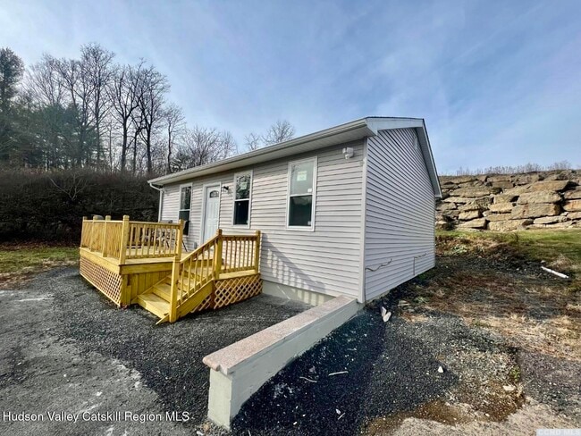 555 Green Lake Rd in Catskill, NY - Building Photo - Building Photo
