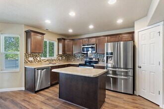 1029 N 740 W in Centerville, UT - Building Photo - Building Photo