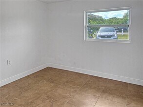 131 Schneider Dr in Ft. Myers, FL - Building Photo - Building Photo