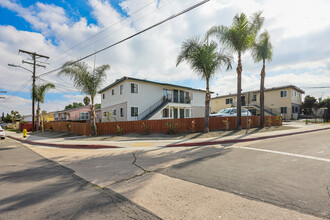 243-249 San Jacinto Dr in San Diego, CA - Building Photo - Building Photo