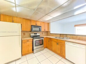 5235 SW 40th Ave in Fort Lauderdale, FL - Building Photo - Building Photo