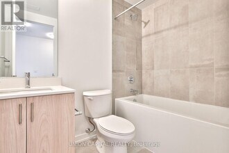 2 Red Squirrel Ln. in Richmond Hill, ON - Building Photo - Building Photo