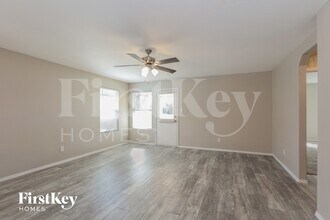 814 Silverado Way in San Antonio, TX - Building Photo - Building Photo