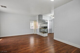 5870 Gentleslope St in Henderson, NV - Building Photo - Building Photo