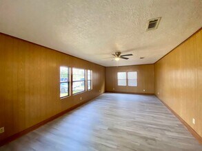 1113 Railroad St in Silsbee, TX - Building Photo - Building Photo