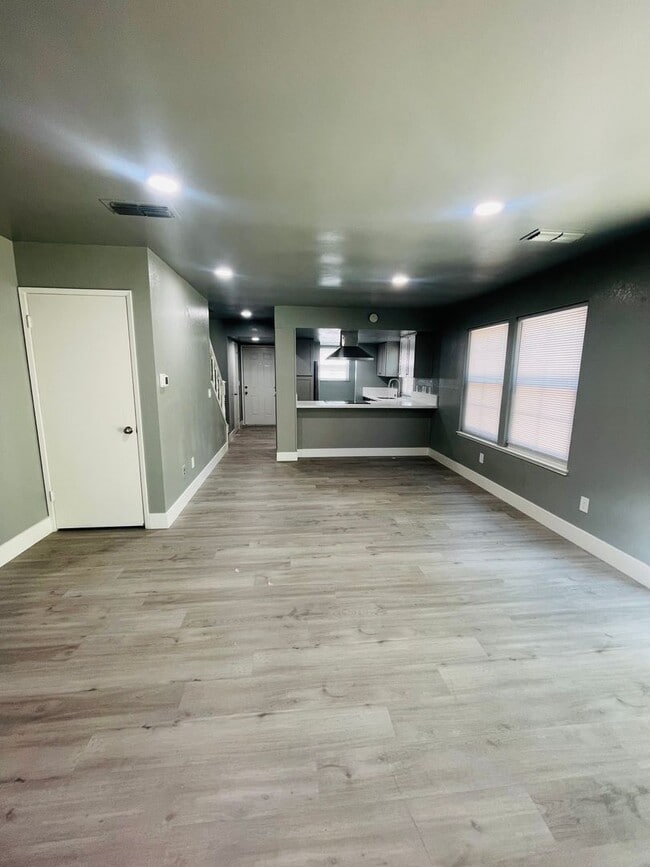 1085 Piedmont Dr in Sacramento, CA - Building Photo - Building Photo