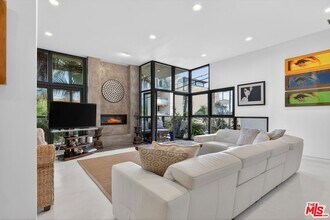 11 Voyage St in Marina Del Rey, CA - Building Photo - Building Photo