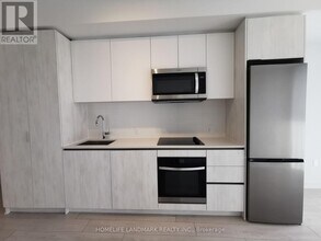 5858 Yonge St in Toronto, ON - Building Photo - Building Photo