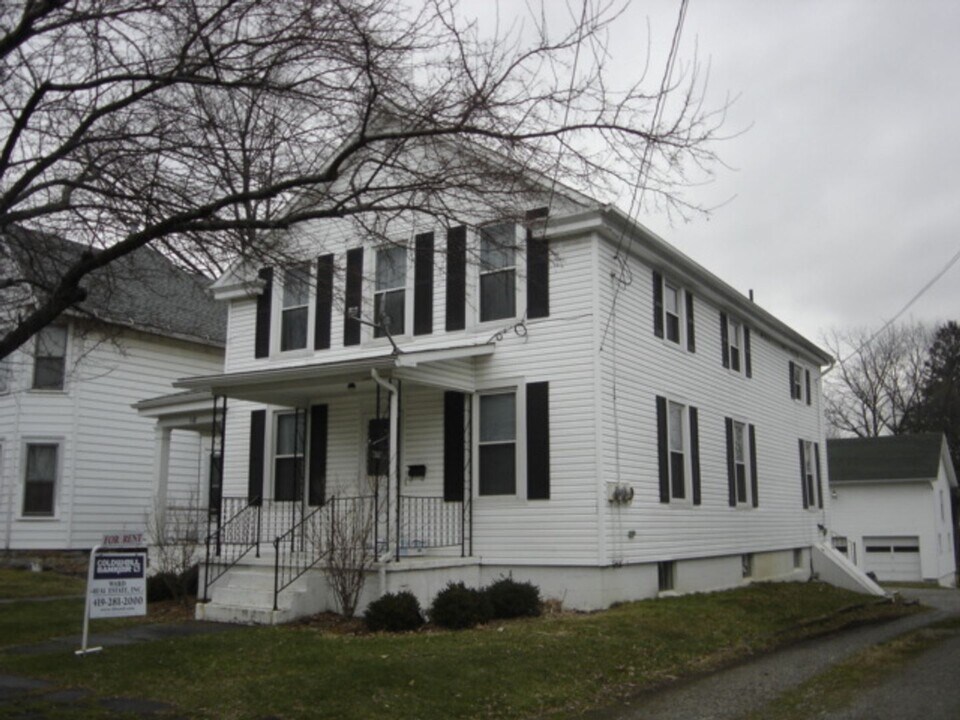 120-120 E Liberty St in Ashland, OH - Building Photo