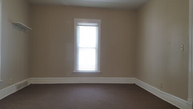 2515 Olive St in Cedar Falls, IA - Building Photo - Building Photo