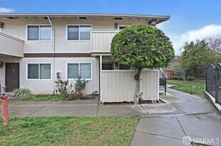 46728 Crawford St in Fremont, CA - Building Photo