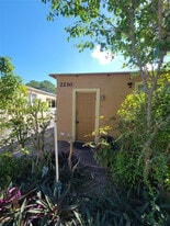 2230 Monroe St in Hollywood, FL - Building Photo