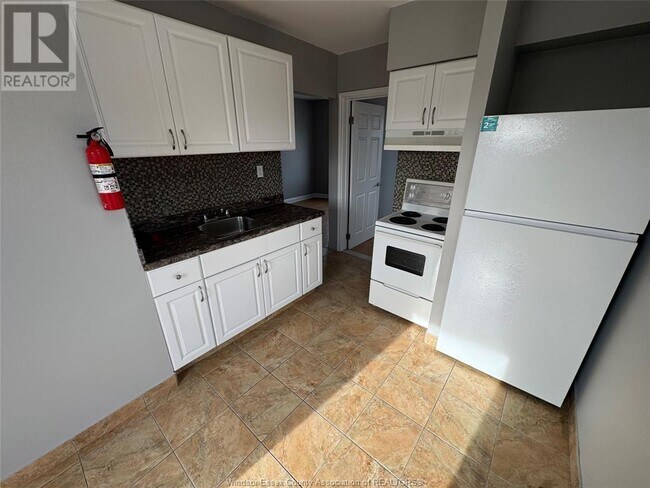 4675 Tecumseh Rd E in Windsor, ON - Building Photo - Building Photo