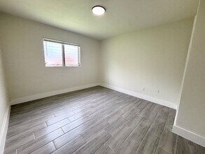 579-581 Wood Ave in Ft. Myers, FL - Building Photo - Building Photo