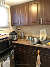 197 Dundas St E in Toronto, ON - Building Photo - Building Photo