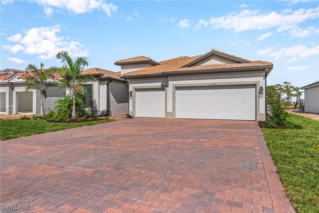 18316 Ridgeline Dr in Estero, FL - Building Photo