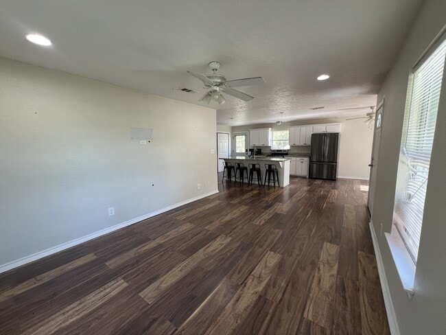 664 W Tram Rd in Vidor, TX - Building Photo - Building Photo