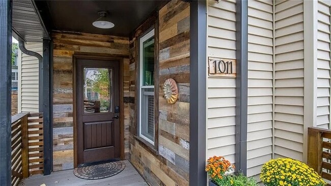 1011 E Grand Ave in Eau Claire, WI - Building Photo - Building Photo