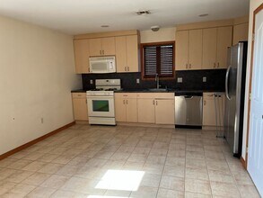336 12th St, Unit B in Palisades Park, NJ - Building Photo - Building Photo