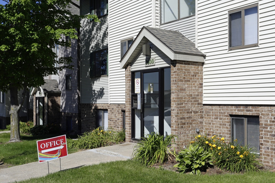 Longmeadow Apartments in Grand Rapids, MI - Building Photo