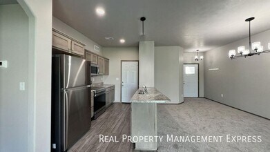 3 Bed 2.5 Bath Townhome in Sioux Falls, SD - Building Photo - Building Photo