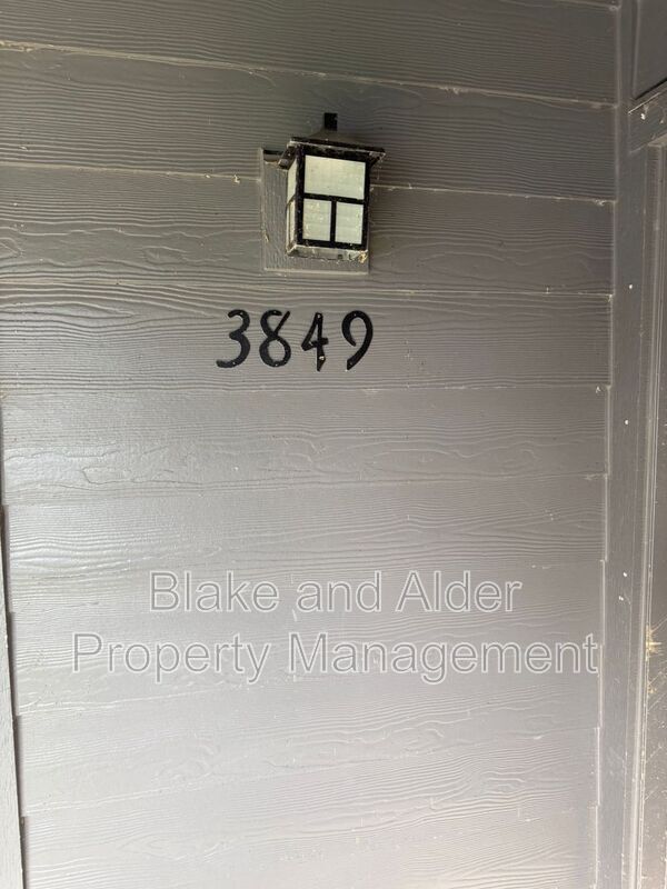 3849 NE 152nd Ave in Portland, OR - Building Photo - Building Photo