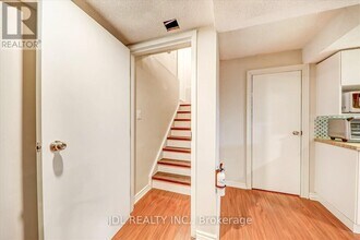 40 Houndtrail Dr in Toronto, ON - Building Photo - Building Photo