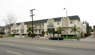 Villa Andalucia in Van Nuys, CA - Foto de edificio - Building Photo