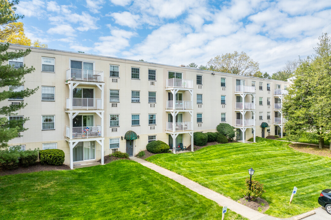 Lafayette Greene Condominium in Lafayette Hill, PA - Building Photo