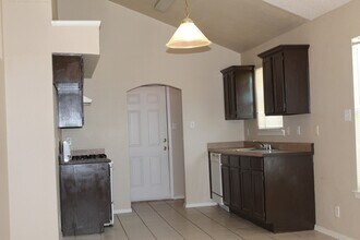 10212 Valle del Mar Dr in Socorro, TX - Building Photo - Building Photo