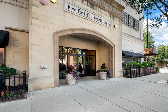5 E 14th Pl in Chicago, IL - Building Photo - Building Photo