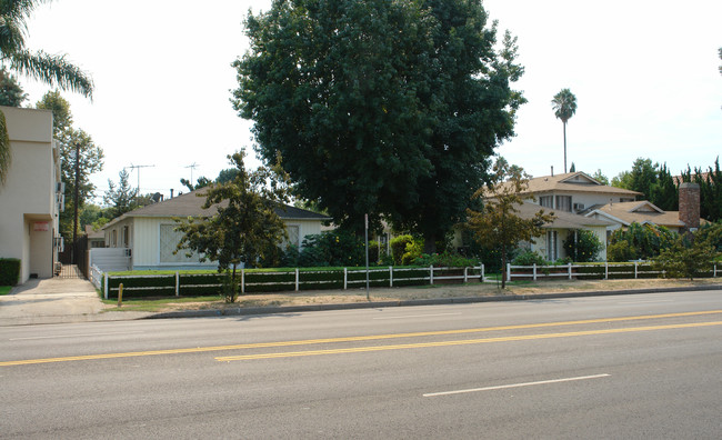 14944-14950 Magnolia Blvd in Sherman Oaks, CA - Building Photo - Building Photo