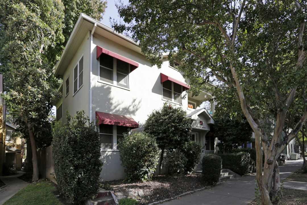 1713 Q St in Sacramento, CA - Building Photo