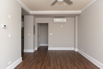 827 W Lakeside Pl, Unit 704 in Chicago, IL - Building Photo - Building Photo