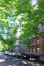 111 W 16th St in New York, NY - Building Photo - Building Photo