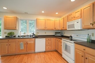 94-96-96 Neil St in Marlborough, MA - Building Photo - Building Photo