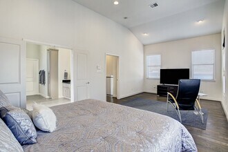 902 Roy St in Houston, TX - Foto de edificio - Building Photo