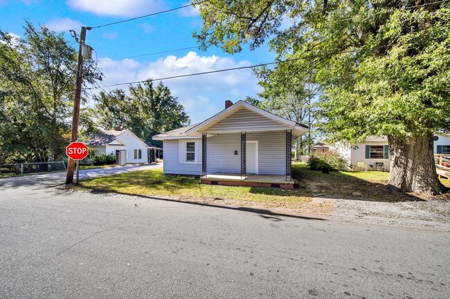 572 2nd St in Chester, SC - Foto de edificio - Building Photo