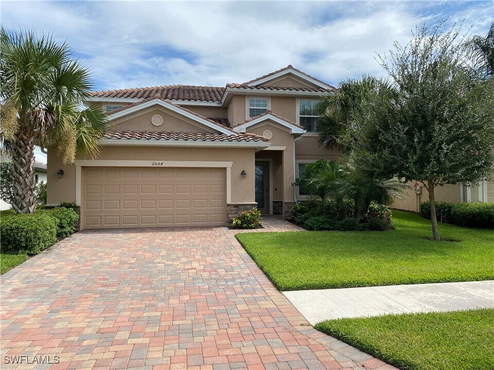 2054 Minneola St in Naples, FL - Building Photo