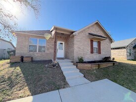 1108 W Day St in Denison, TX - Building Photo