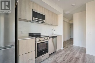 223-2223 Redpath Ave in Toronto, ON - Building Photo - Building Photo