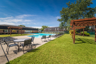 Bayberry Place Townhomes in Columbus, OH - Building Photo - Building Photo