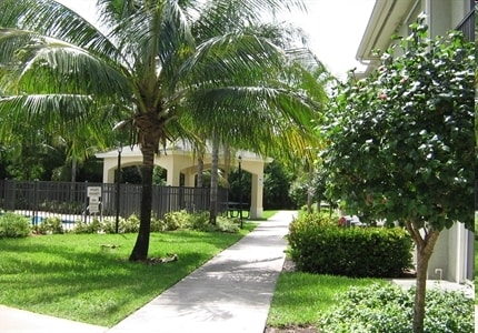Emerald Dunes Apartments in Miami Gardens, FL - Foto de edificio