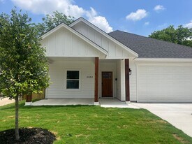 2853 S Hills Ave in Fort Worth, TX - Building Photo