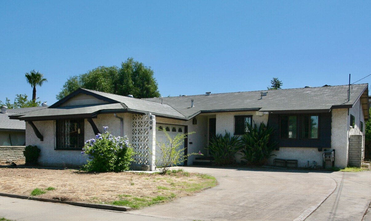 609 Alderson St in El Cajon, CA - Building Photo