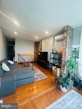 2807 N Calvert St in Baltimore, MD - Building Photo - Building Photo