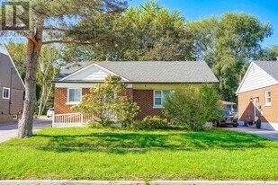 82 Admiral Rd in Ajax, ON - Building Photo