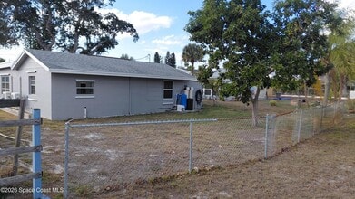 9357 Victoria Dr in Sebastian, FL - Building Photo - Building Photo