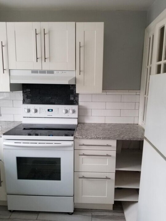 876 Windermere Ave in Drexel Hill, PA - Building Photo