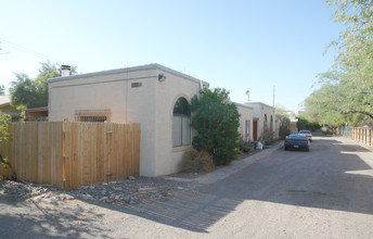 Herold Square Apartments in Tucson, AZ - Foto de edificio - Building Photo